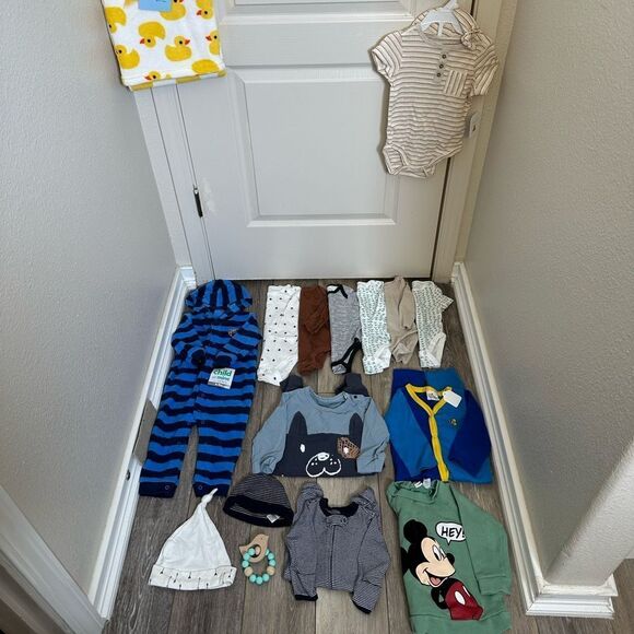 Baby Boys Assorted Clothing & Accessories Set Lot 0-9m - Picture 1 of 4